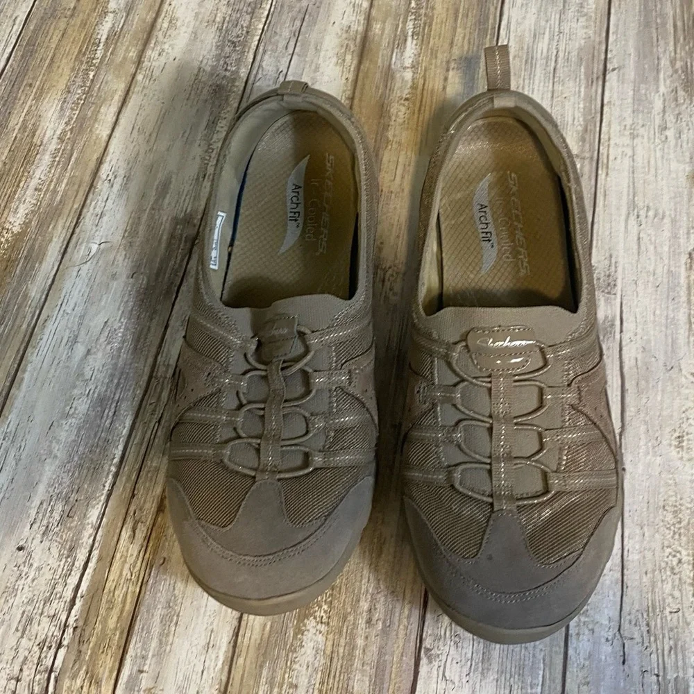 Skechers Tan Slip-On Sneakers Relaxed fit with arch support Sz 11